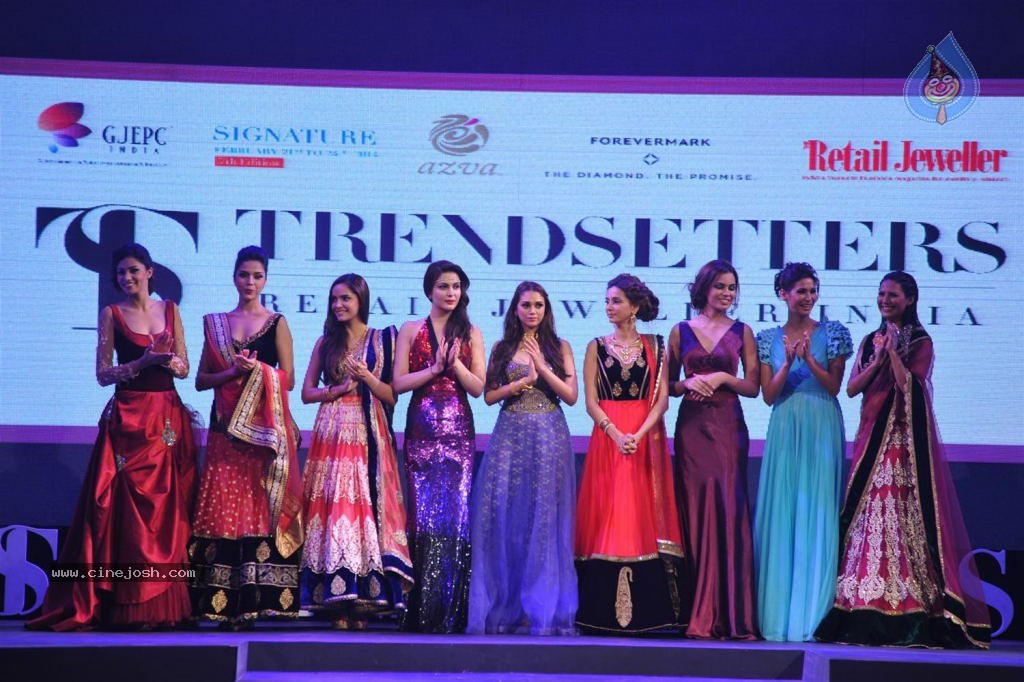 Retail Jeweller India Trendsetter Fashion Show - 102 / 108 photos