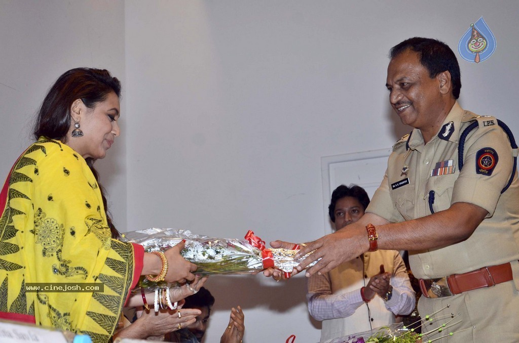 Right to Way for Ambulance Launch - 23 / 99 photos