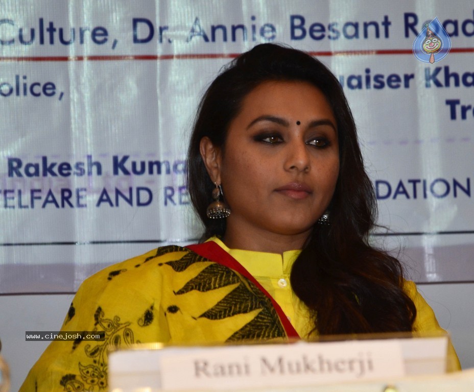 Right to Way for Ambulance Launch - 29 / 99 photos