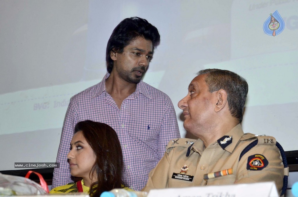 Right to Way for Ambulance Launch - 45 / 99 photos