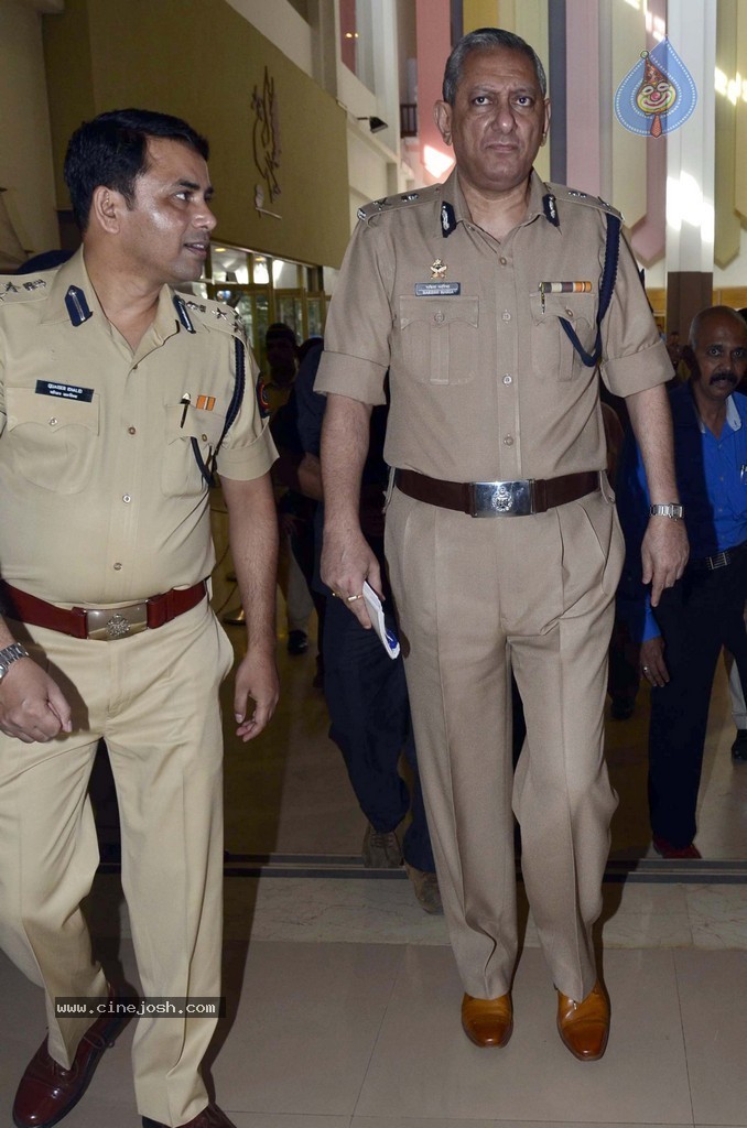 Right to Way for Ambulance Launch - 64 / 99 photos