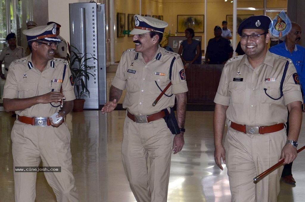 Right to Way for Ambulance Launch - 73 / 99 photos
