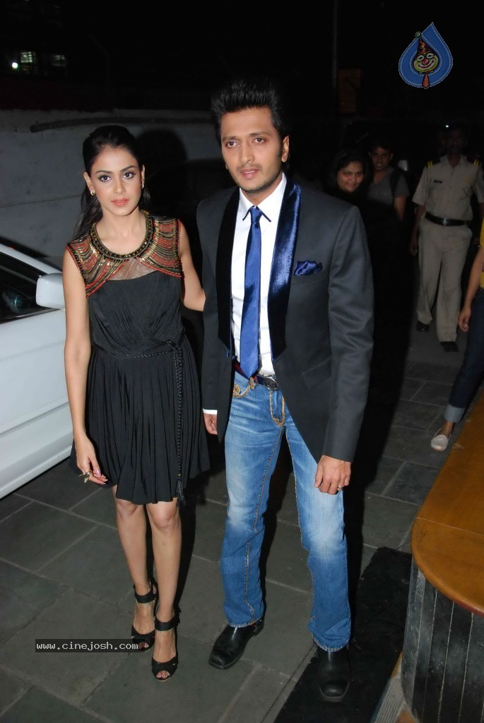 Ritesh n Genelia at Dance India Dance Spot - 1 / 25 photos