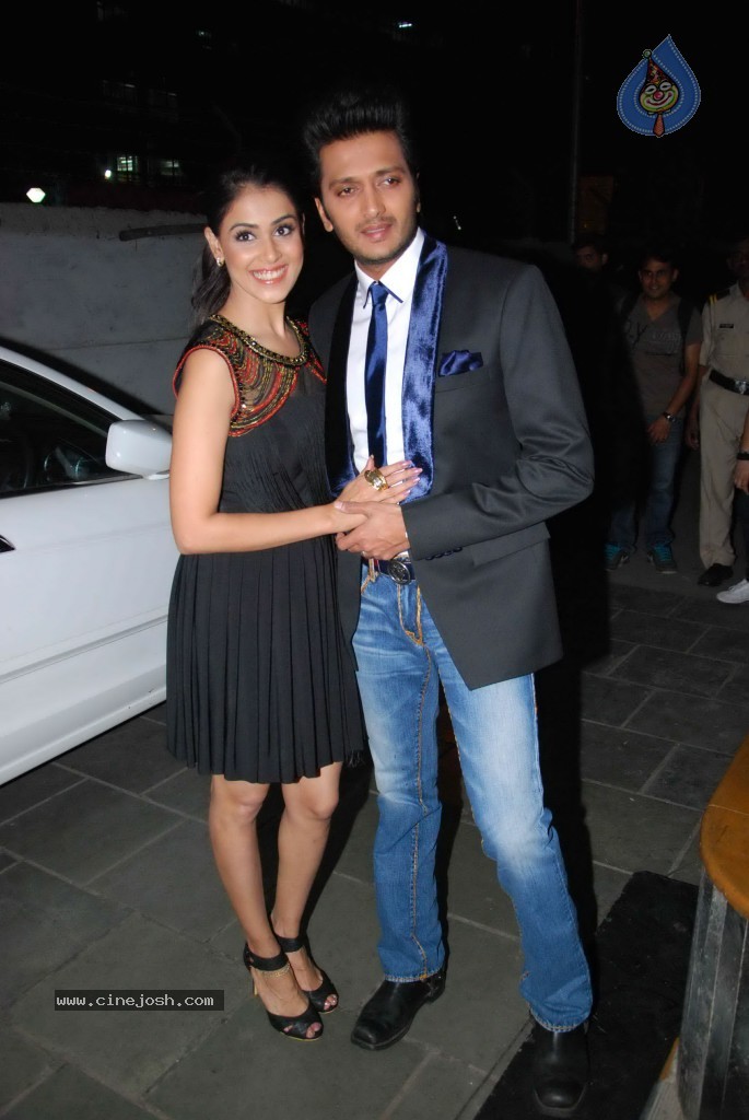 Ritesh n Genelia at Dance India Dance Spot - 13 / 25 photos
