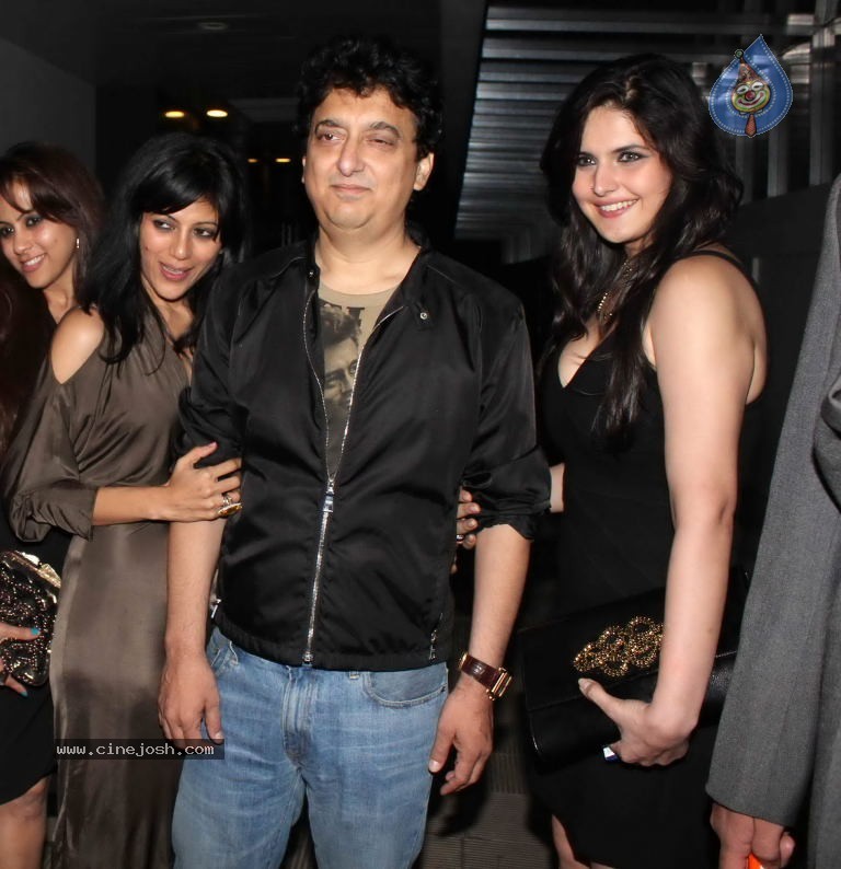 Ritesh n Genelia Pre Marriage Bash - 22 / 108 photos