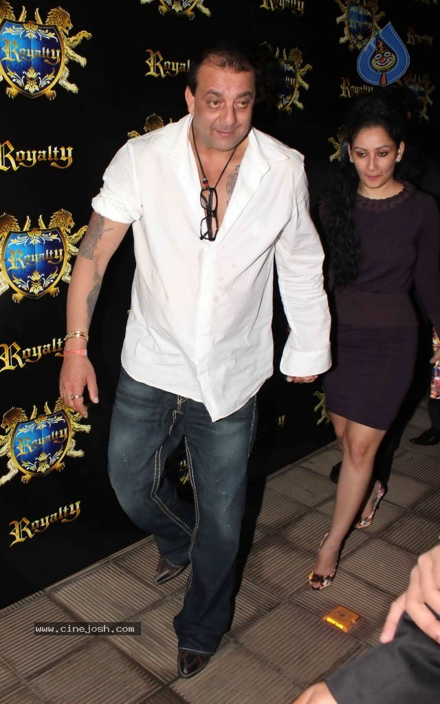 Ritesh n Genelia Pre Marriage Bash - 23 / 108 photos