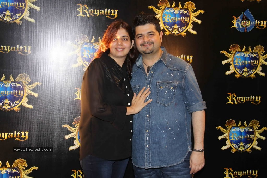 Ritesh n Genelia Pre Marriage Bash - 28 / 108 photos
