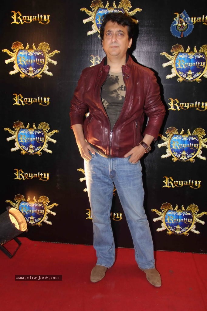 Ritesh n Genelia Pre Marriage Bash - 36 / 108 photos