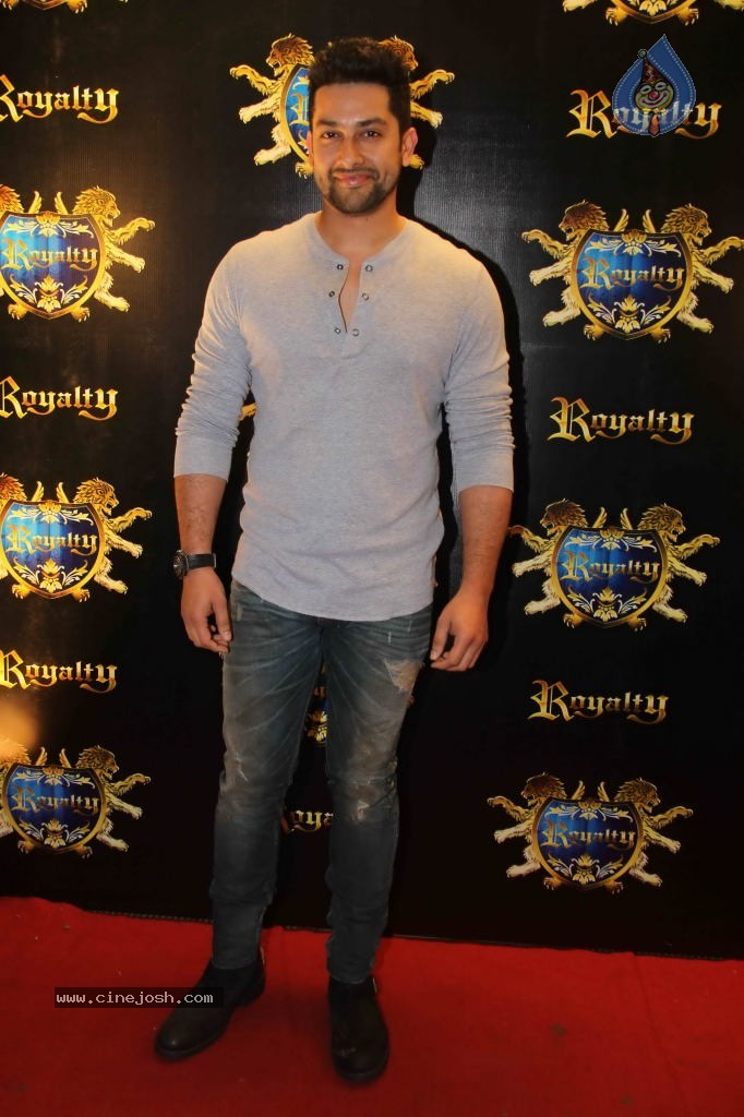 Ritesh n Genelia Pre Marriage Bash - 42 / 108 photos