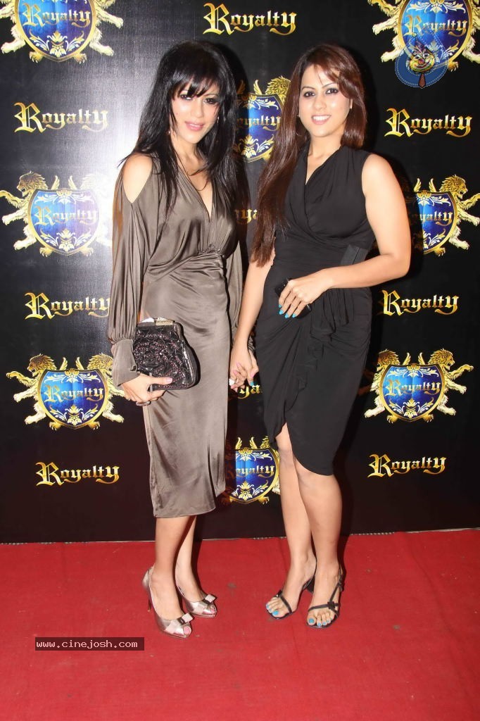Ritesh n Genelia Pre Marriage Bash - 67 / 108 photos