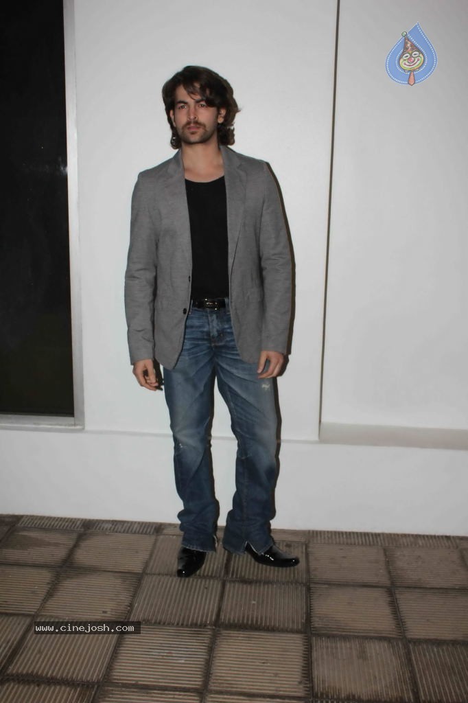 Ritesh n Genelia Pre Marriage Bash - 74 / 108 photos