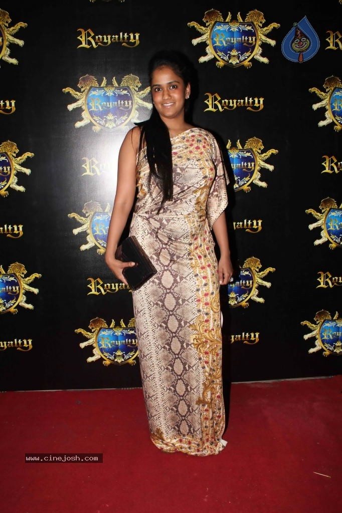 Ritesh n Genelia Pre Marriage Bash - 75 / 108 photos