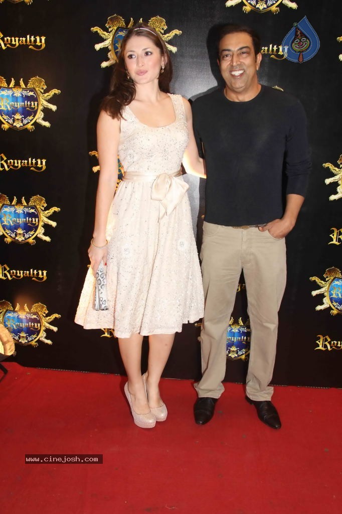 Ritesh n Genelia Pre Marriage Bash - 80 / 108 photos
