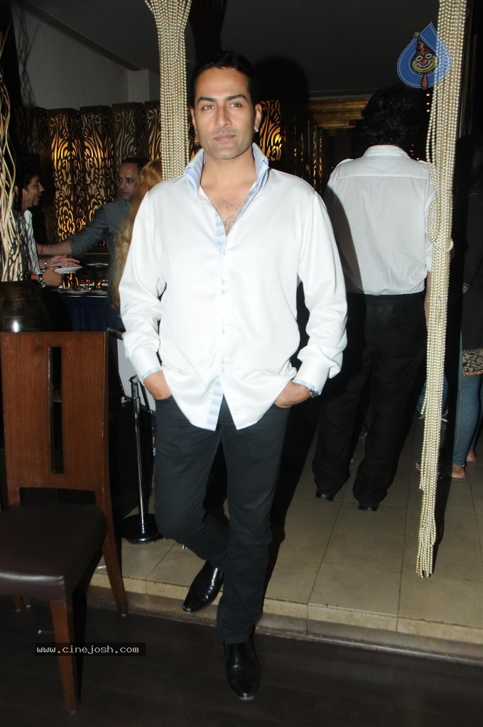 Rituparna Sengupta Bday Bash - 40 / 42 photos