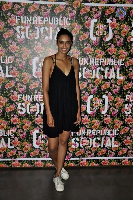 Riyaaz Amlani Fun Republic Social Launch - 11 / 21 photos