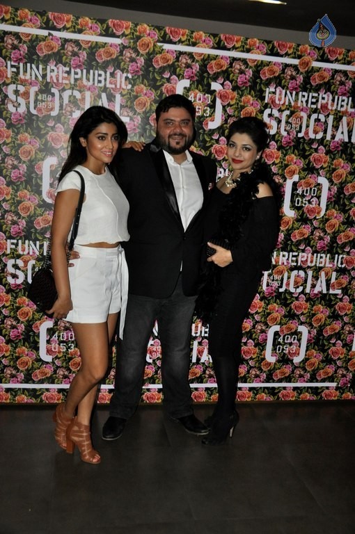 Riyaaz Amlani Fun Republic Social Launch - 14 / 21 photos