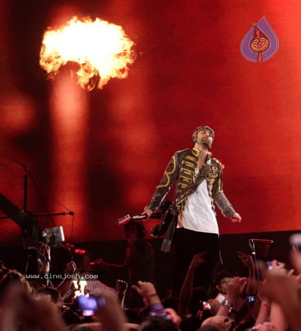 Rockstar Movie Team Performs at Mum Concert - 7 / 57 photos