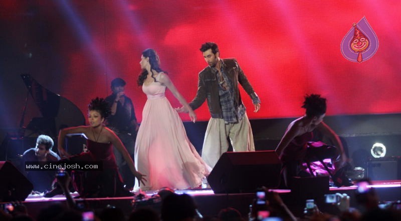 Rockstar Movie Team Performs at Mum Concert - 39 / 57 photos