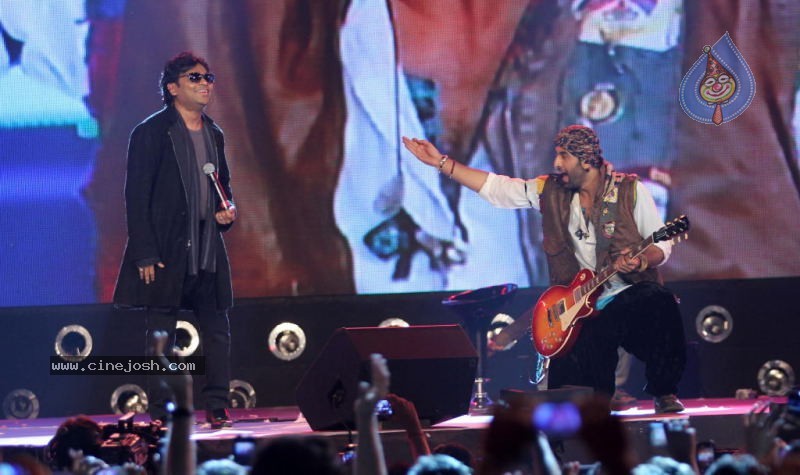 Rockstar Movie Team Performs at Mum Concert - 55 / 57 photos