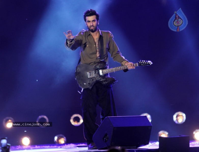 Rockstar Movie Team Performs at Mum Concert - 57 / 57 photos