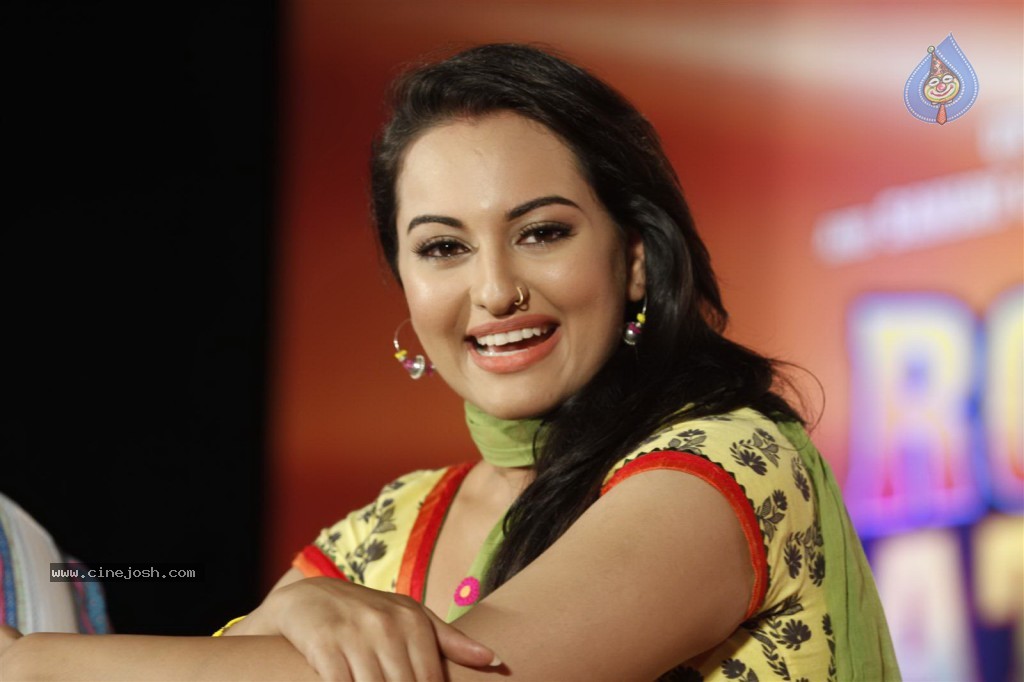 Rowdy Rathore First Look Launch - 2 / 60 photos