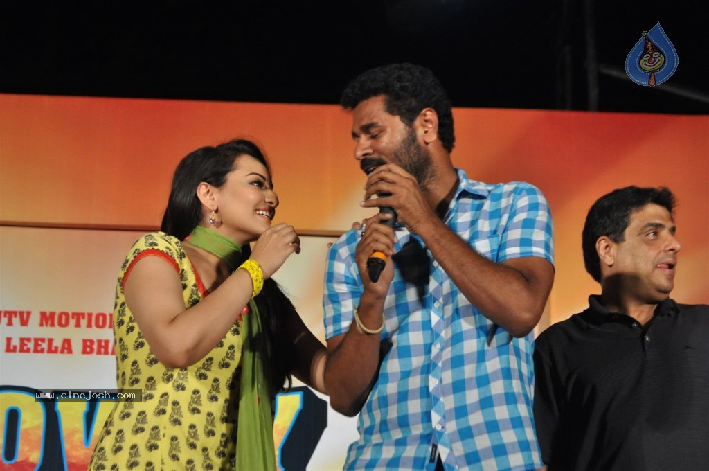 Rowdy Rathore First Look Launch - 24 / 60 photos
