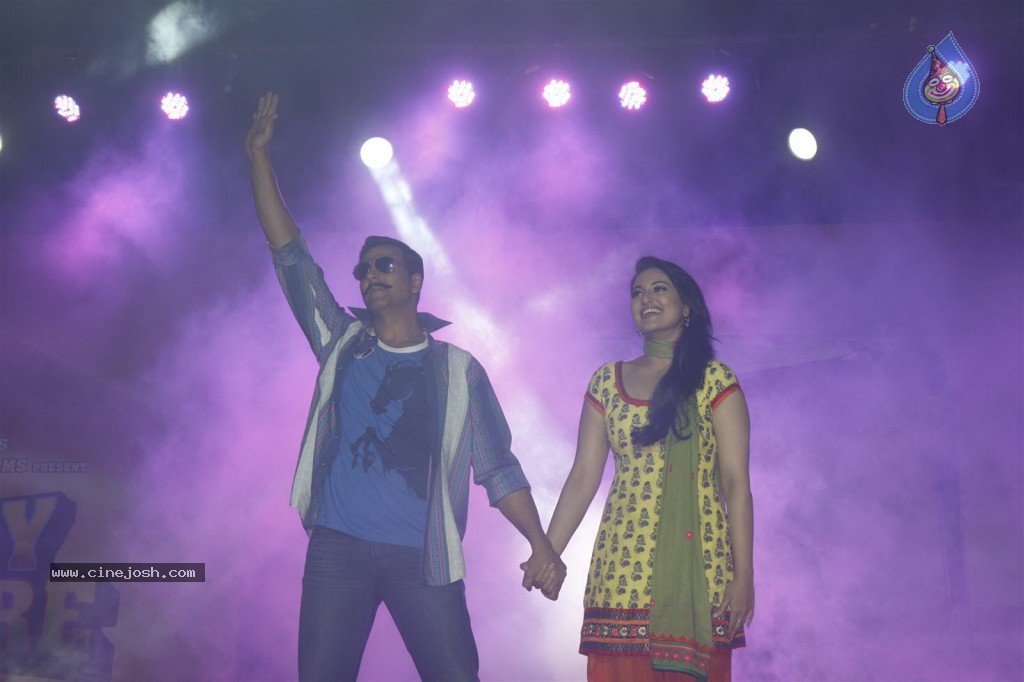 Rowdy Rathore First Look Launch - 38 / 60 photos