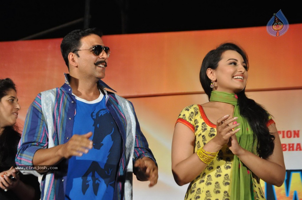 Rowdy Rathore First Look Launch - 43 / 60 photos