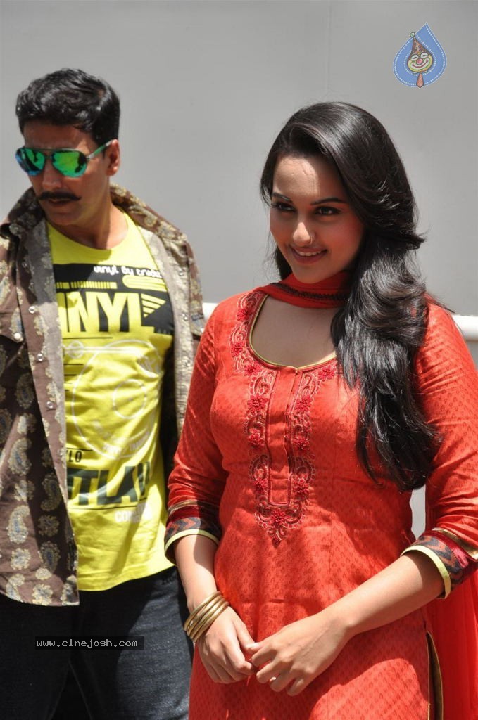 Rowdy Rathore Movie Promotion - 5 / 36 photos