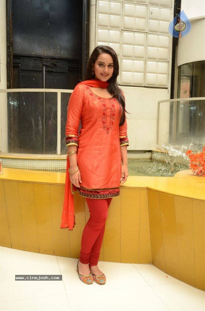 Rowdy Rathore Movie Promotion - 7 / 36 photos