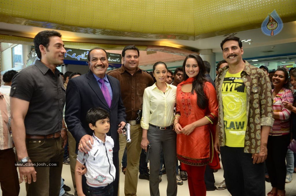 Rowdy Rathore Movie Promotion - 11 / 36 photos