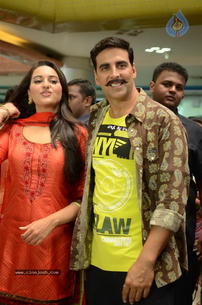 Rowdy Rathore Movie Promotion - 17 / 36 photos