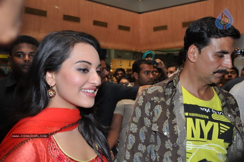 Rowdy Rathore Movie Promotion - 21 / 36 photos