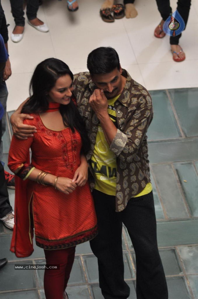 Rowdy Rathore Movie Promotion - 25 / 36 photos