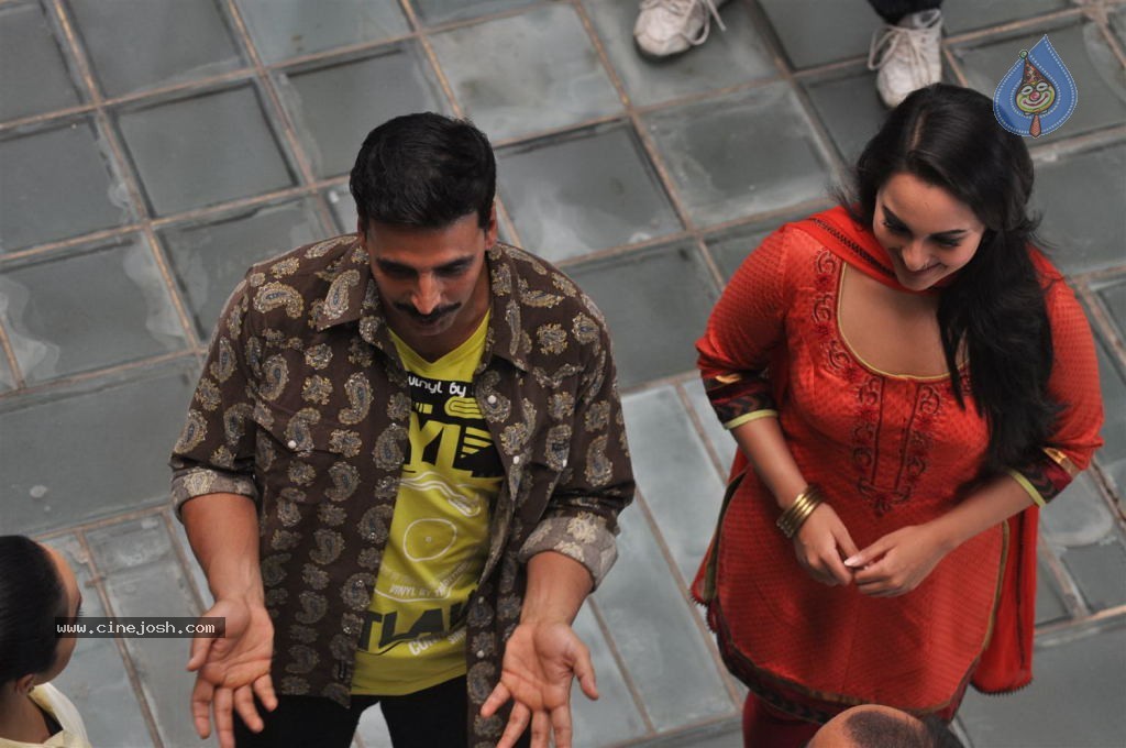 Rowdy Rathore Movie Promotion - 33 / 36 photos