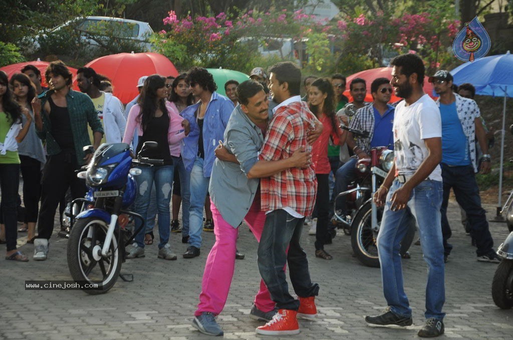 Rowdy Rathore Movie Working Stills - 6 / 14 photos
