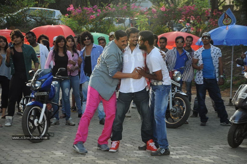 Rowdy Rathore Movie Working Stills - 11 / 14 photos