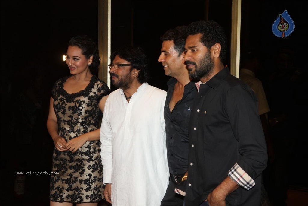 Rowdy Rathore Success Party - 7 / 34 photos