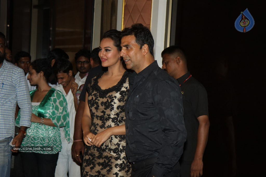 Rowdy Rathore Success Party - 8 / 34 photos