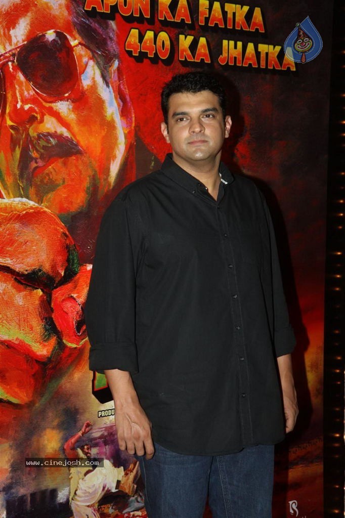 Rowdy Rathore Success Party - 18 / 34 photos