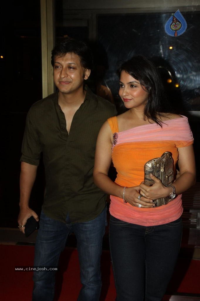 Rowdy Rathore Success Party - 25 / 34 photos