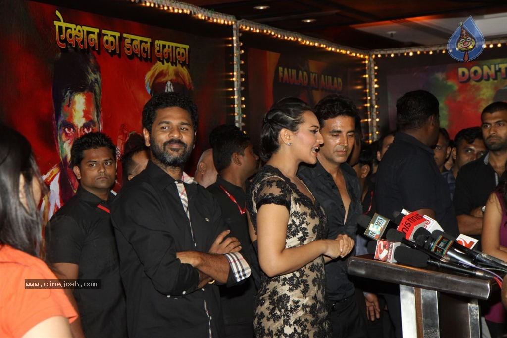 Rowdy Rathore Success Party - 29 / 34 photos