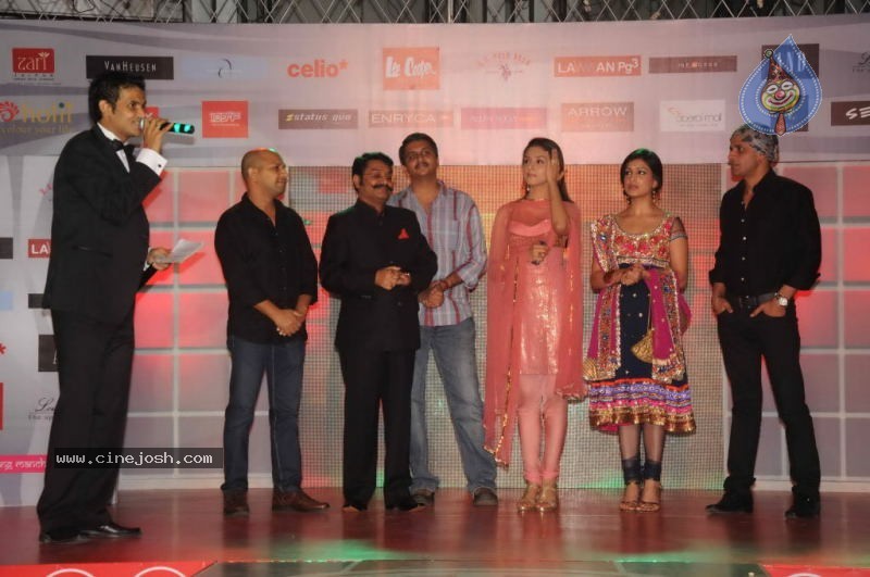 Runway Central Hosts Fashion Fiesta at Oberoi Mall - 3 / 48 photos