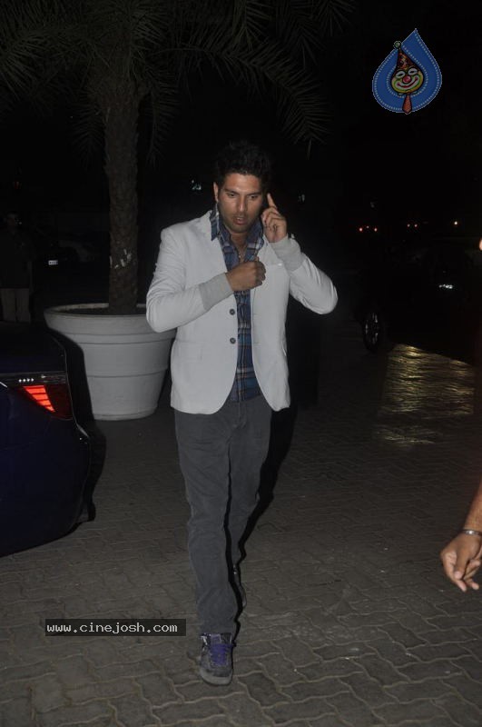 Sachin and Yuvraj at Celebrity Lockers Bash - 36 / 72 photos
