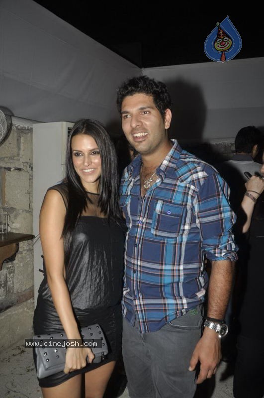 Sachin and Yuvraj at Celebrity Lockers Bash - 43 / 72 photos