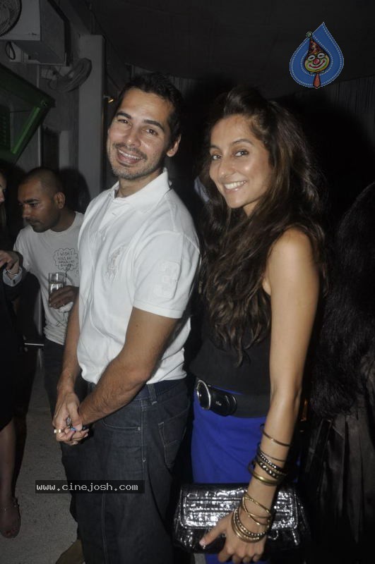 Sachin and Yuvraj at Celebrity Lockers Bash - 45 / 72 photos