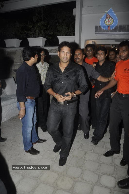 Sachin and Yuvraj at Celebrity Lockers Bash - 46 / 72 photos