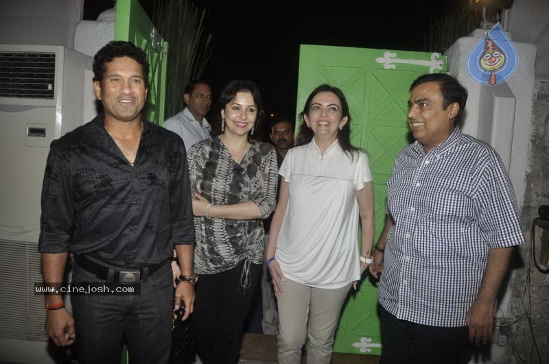 Sachin and Yuvraj at Celebrity Lockers Bash - 47 / 72 photos