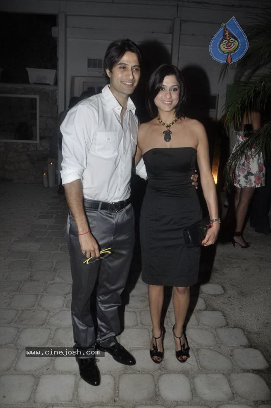 Sachin and Yuvraj at Celebrity Lockers Bash - 57 / 72 photos