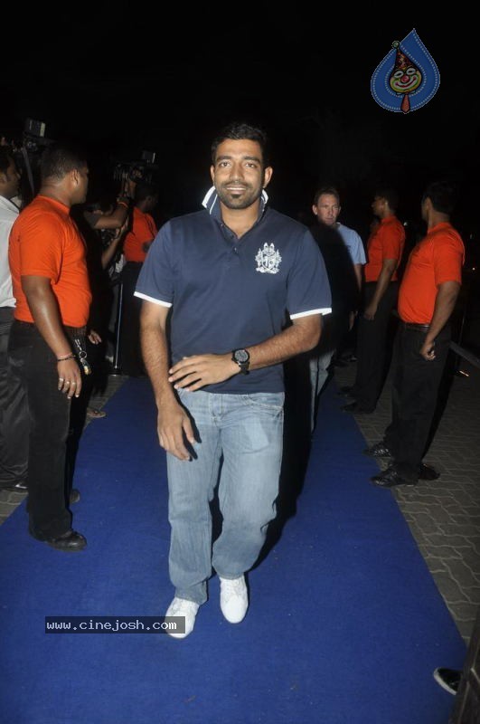 Sachin and Yuvraj at Celebrity Lockers Bash - 72 / 72 photos